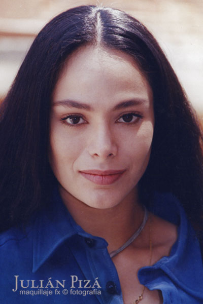 Mujer maquillada con apariencia natural, without makeup