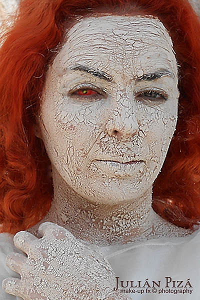 Un nahuatl. Mujer demonio, personaje de la 'Ira o el Seol' un film de Juan Mora Cattlet